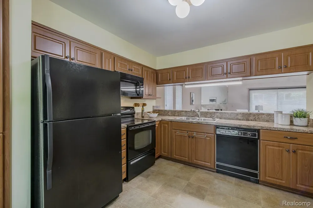 1074 Sandpiper Drive Waterford Charter Township, MI 48328