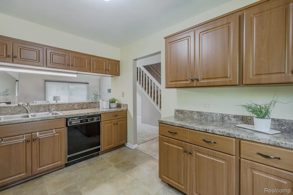 1074 Sandpiper Drive Waterford Charter Township, MI 48328
