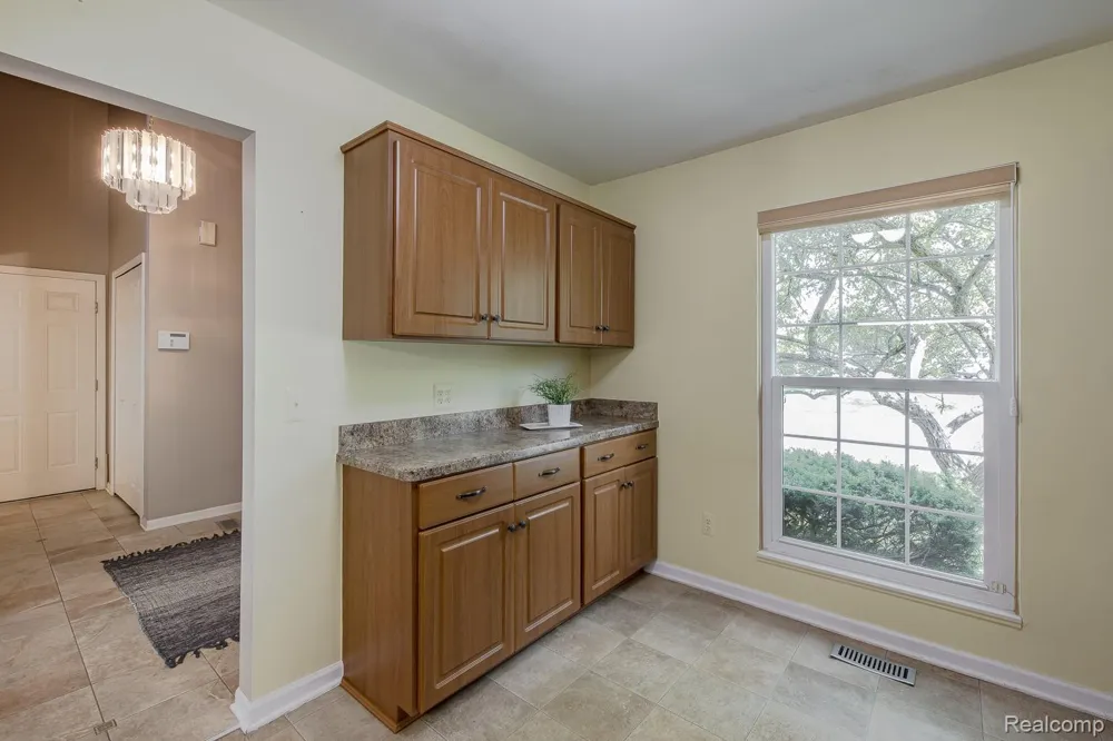 1074 Sandpiper Drive Waterford Charter Township, MI 48328