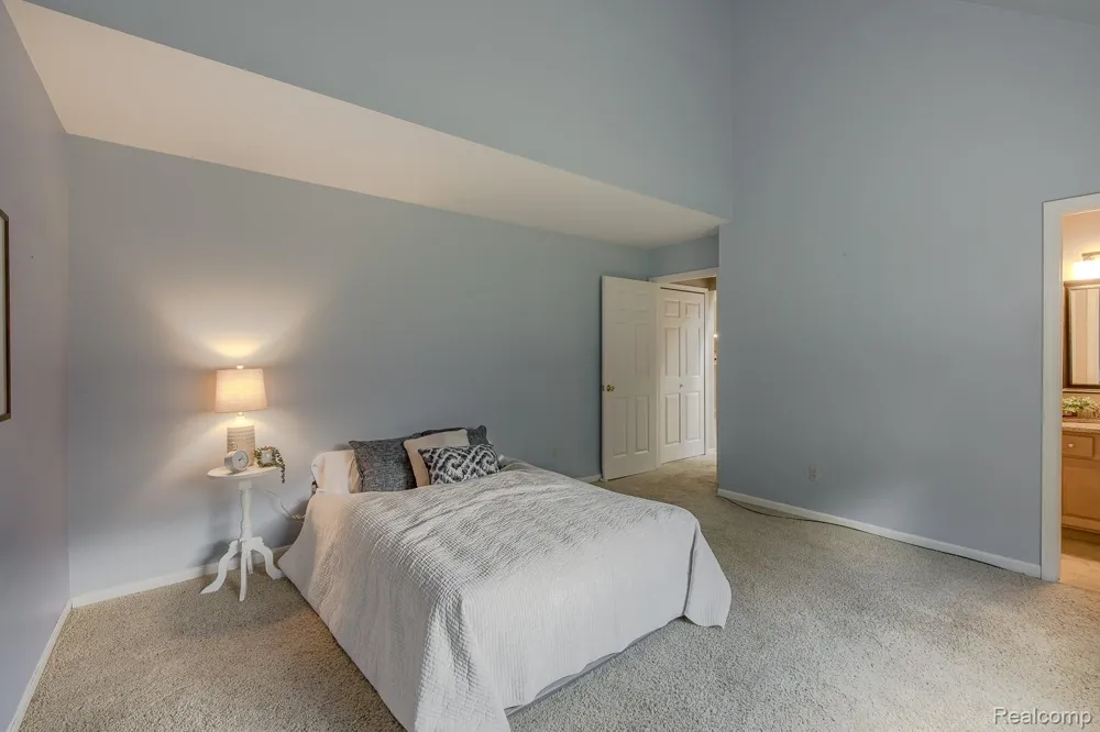 1074 Sandpiper Drive Waterford Charter Township, MI 48328