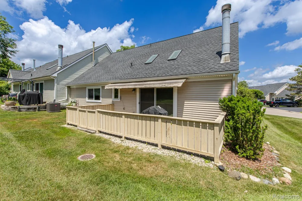 1074 Sandpiper Drive Waterford Charter Township, MI 48328