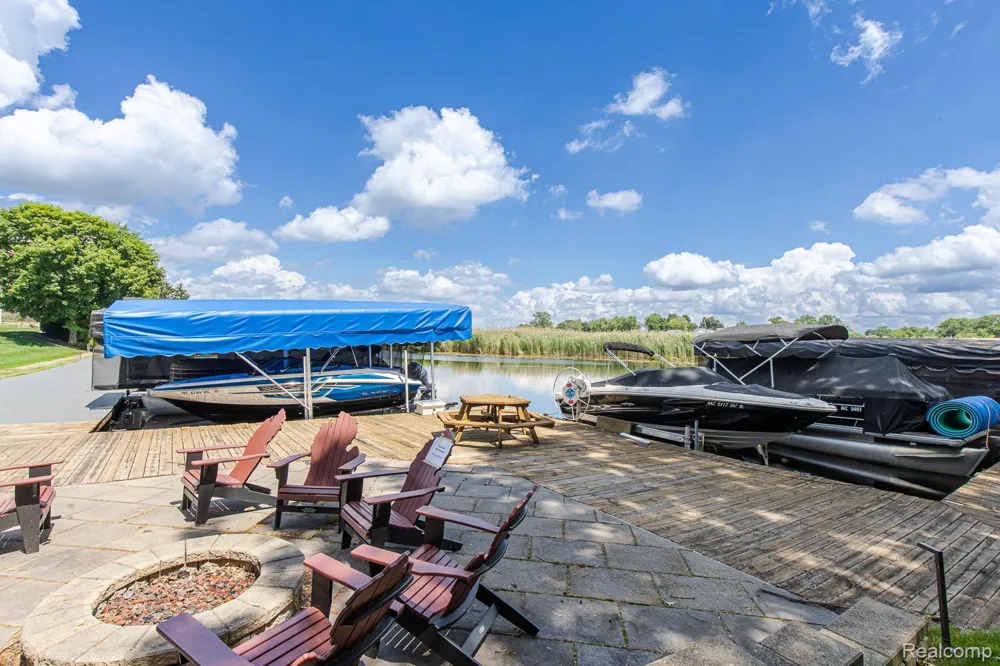1074 Sandpiper Drive Waterford Charter Township, MI 48328
