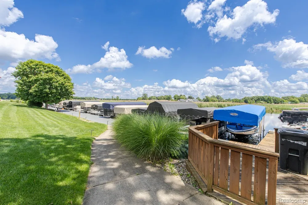 1074 Sandpiper Drive Waterford Charter Township, MI 48328