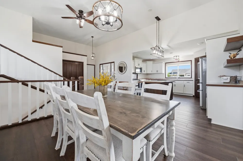 814 Curt Felt Drive Alexandria, MN 56308