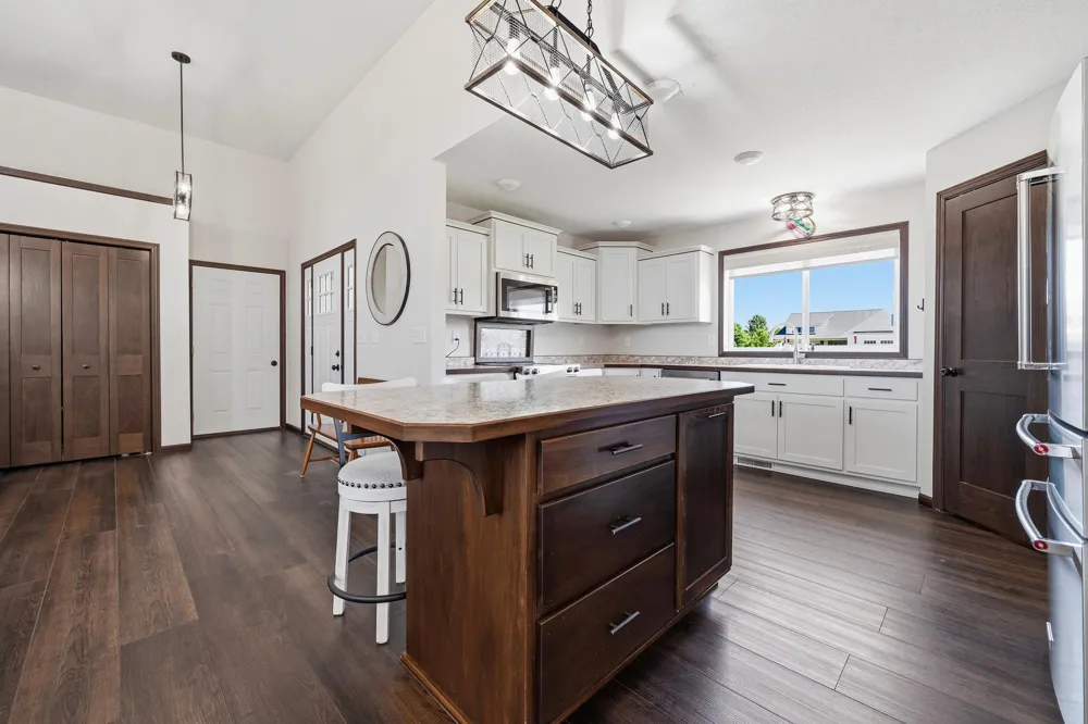 814 Curt Felt Drive Alexandria, MN 56308
