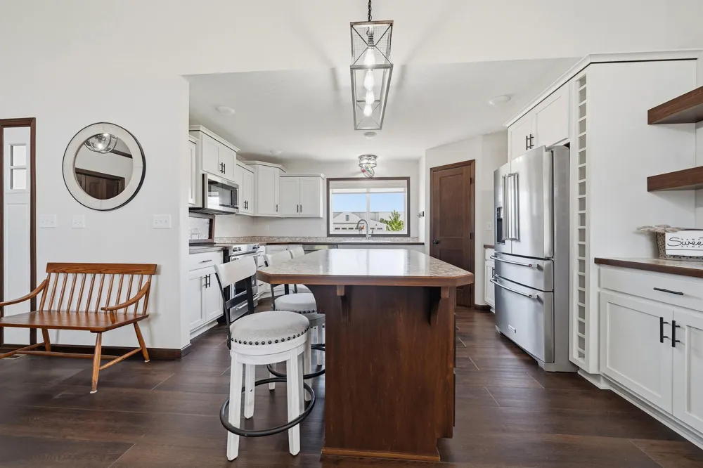 814 Curt Felt Drive Alexandria, MN 56308
