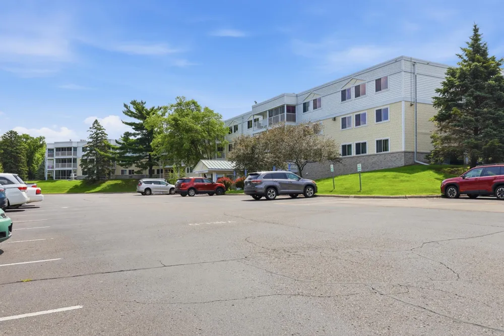 122 Demont Avenue E #370 Little Canada, MN 55117
