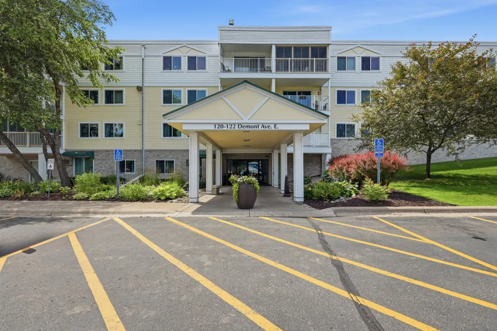 122 Demont Avenue E #370 Little Canada, MN 55117