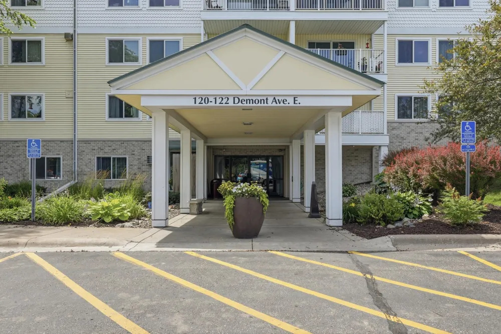 122 Demont Avenue E #370 Little Canada, MN 55117