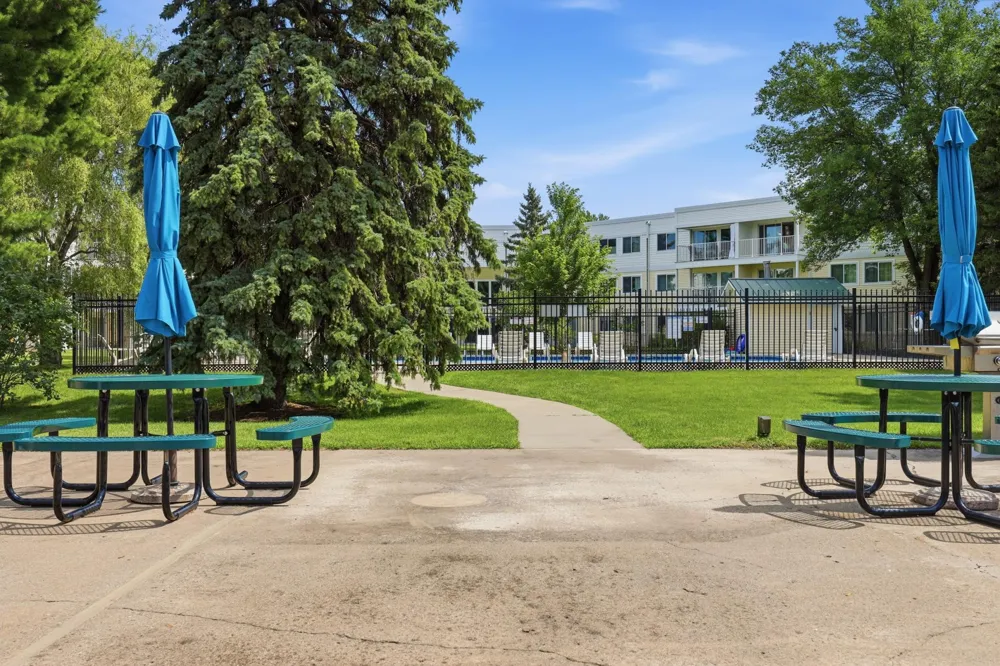 122 Demont Avenue E #370 Little Canada, MN 55117