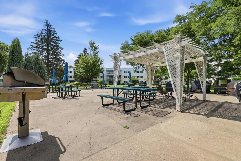 122 Demont Avenue E #370 Little Canada, MN 55117