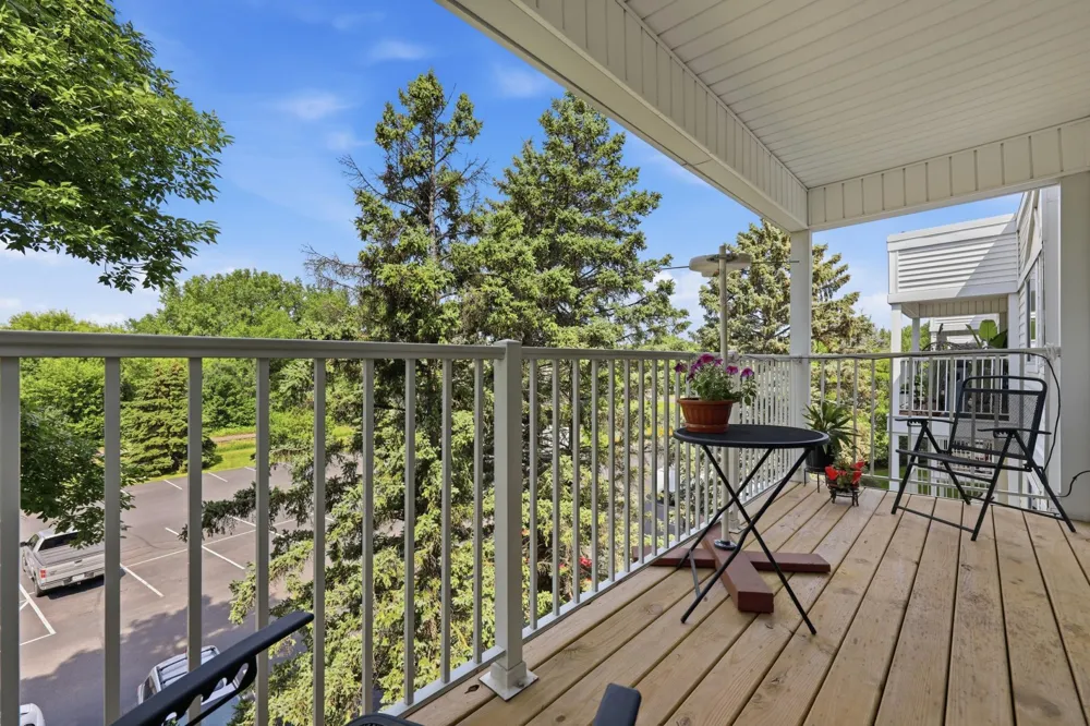 122 Demont Avenue E #370 Little Canada, MN 55117