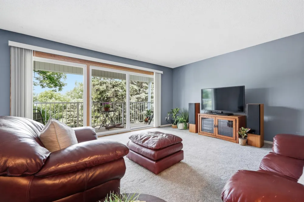 122 Demont Avenue E #370 Little Canada, MN 55117