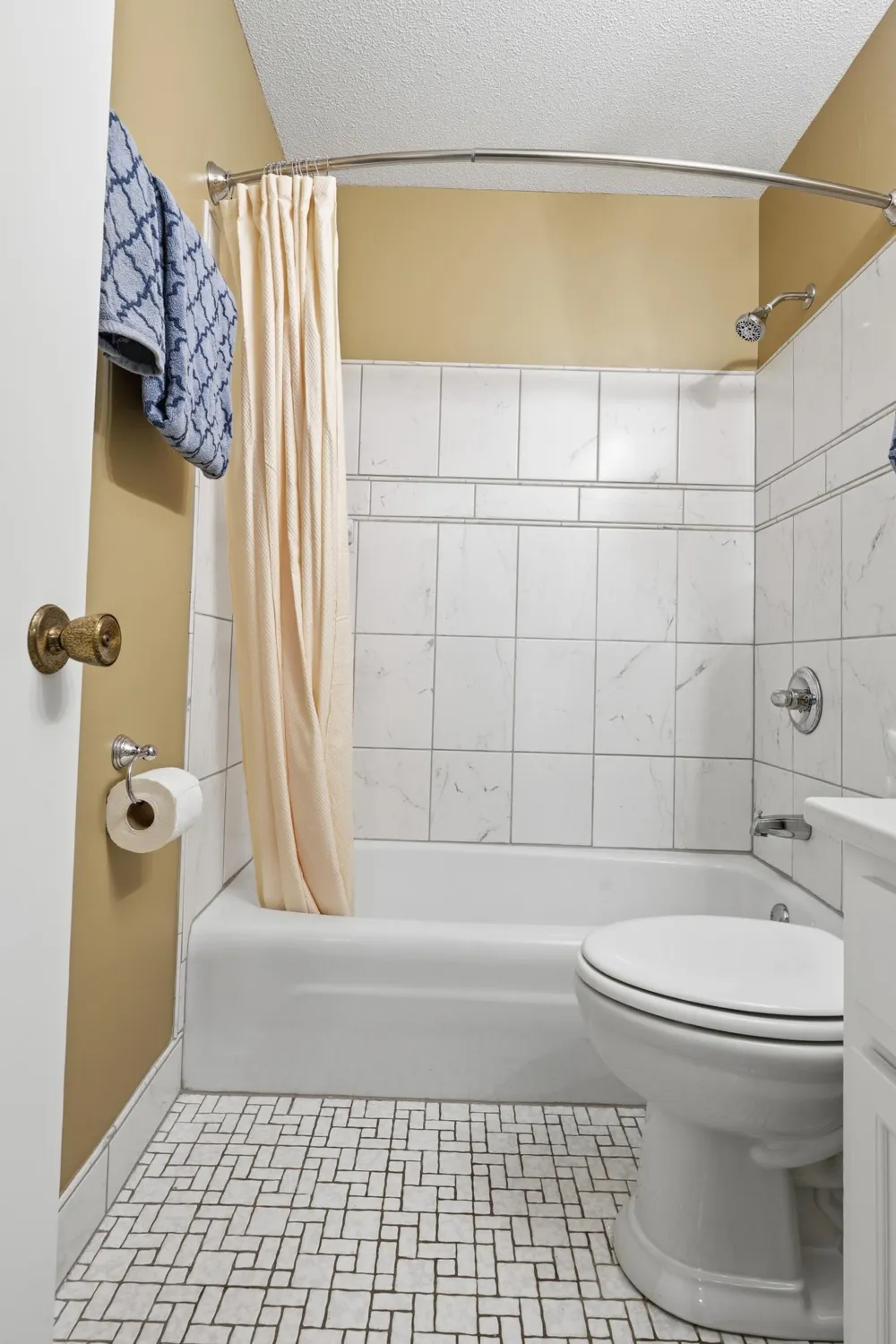 122 Demont Avenue E #370 Little Canada, MN 55117
