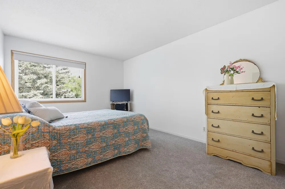 122 Demont Avenue E #370 Little Canada, MN 55117