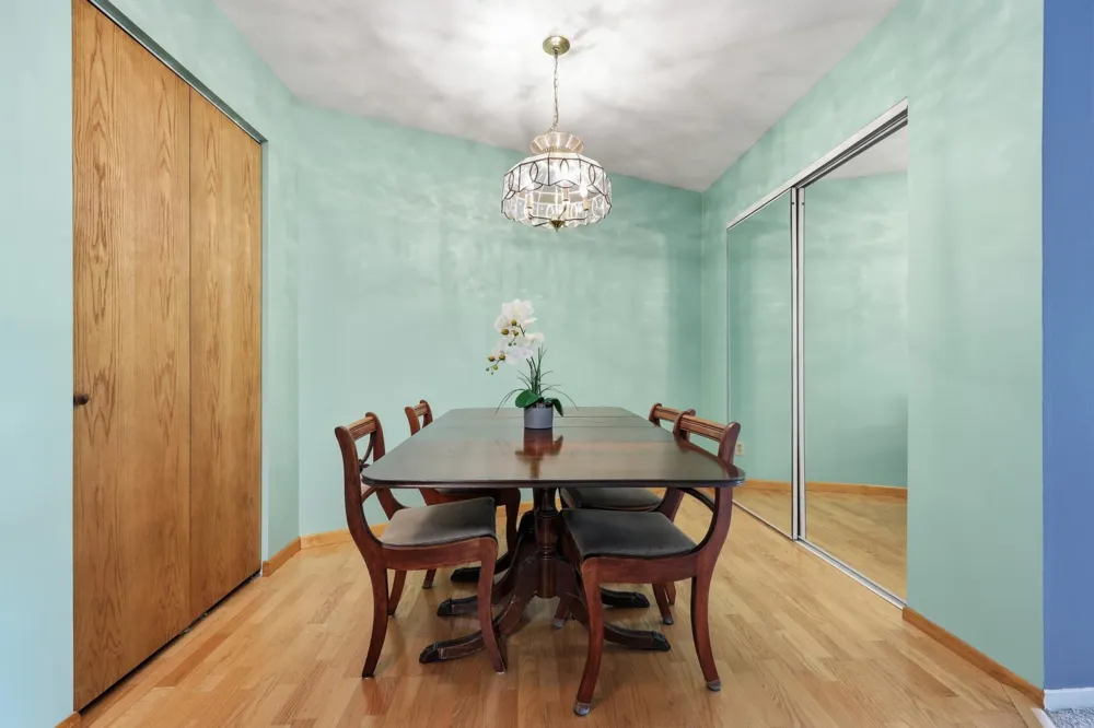 122 Demont Avenue E #370 Little Canada, MN 55117