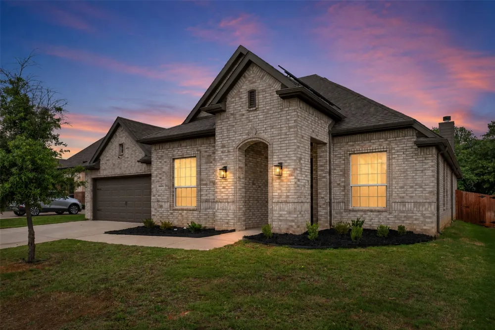 1068 Wildwood Drive Joshua, TX 76058