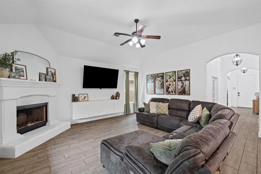 1068 Wildwood Drive Joshua, TX 76058