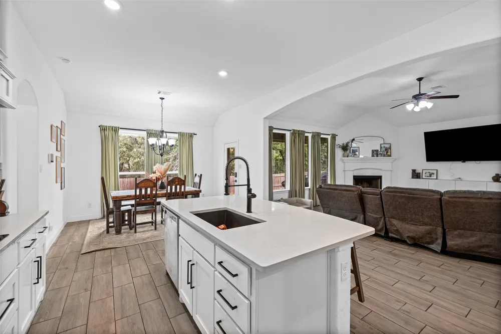 1068 Wildwood Drive Joshua, TX 76058