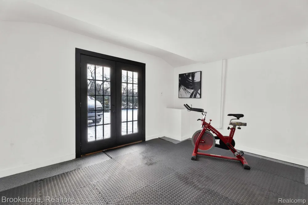 16046 W 13 Mile Road Beverly Hills Village, MI 48025