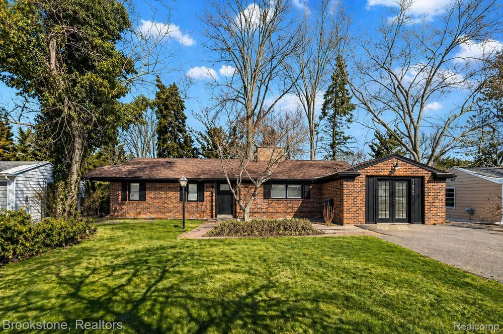 16046 W 13 Mile Road Beverly Hills Village, MI 48025