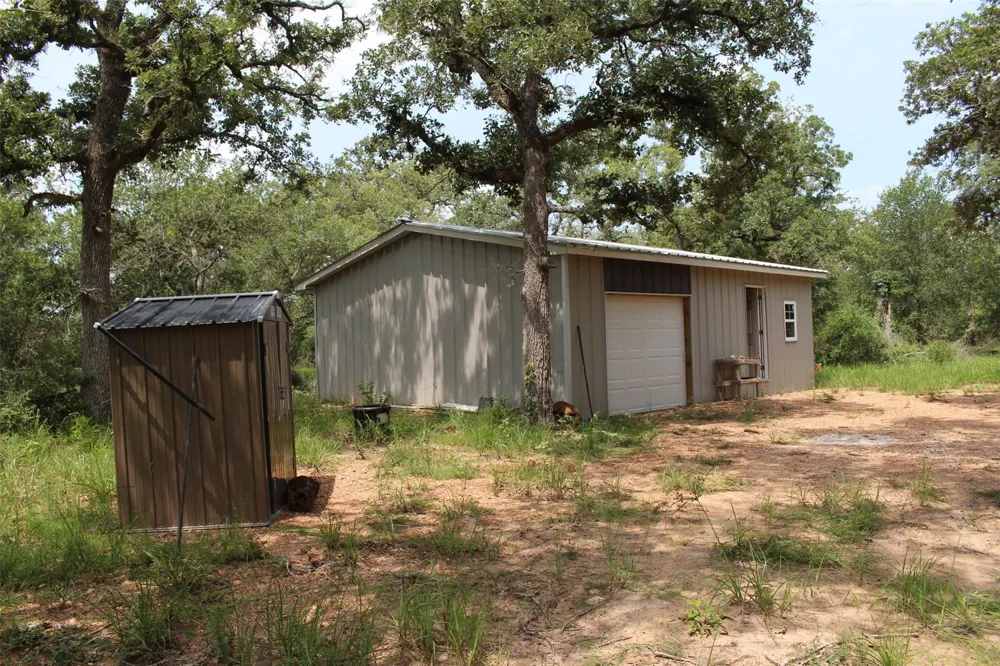 479 Private 1581 Drive Hallettsville, TX 77964