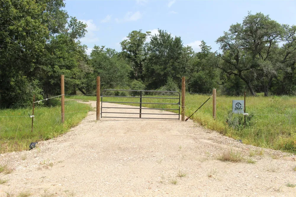 479 Private 1581 Drive Hallettsville, TX 77964