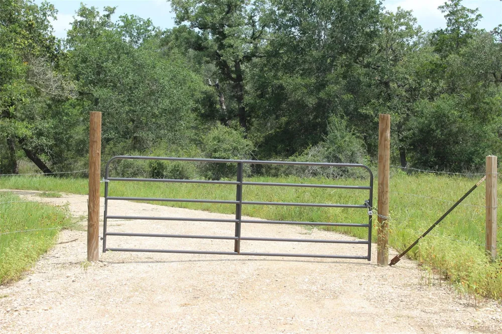 479 Private 1581 Drive Hallettsville, TX 77964