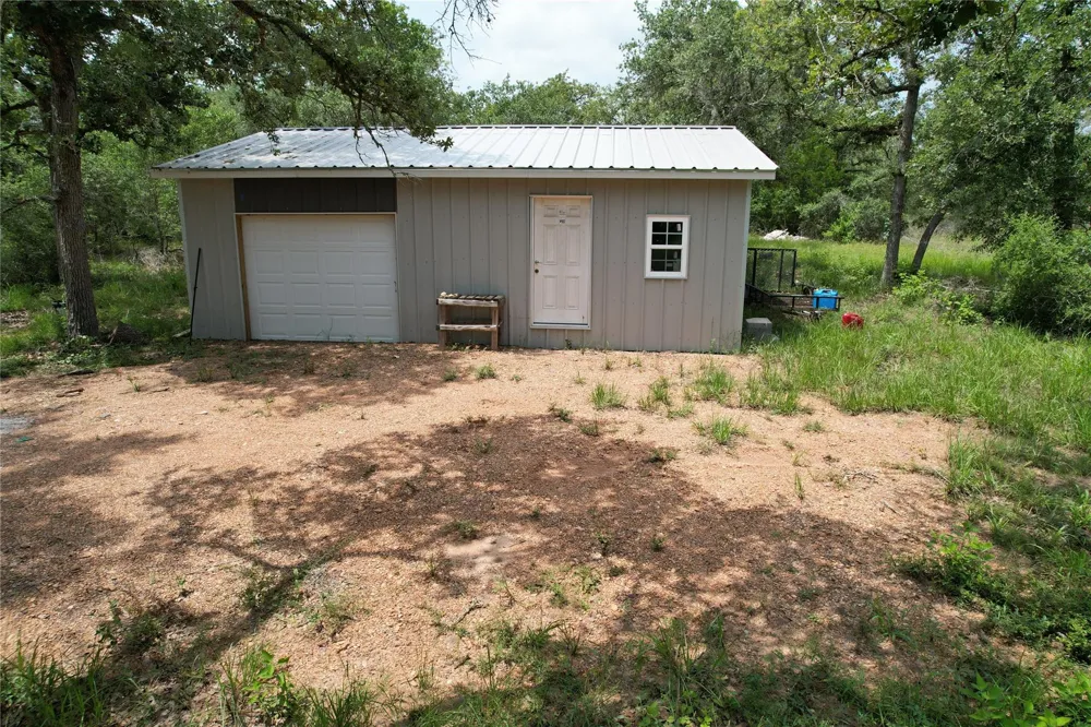 479 Private 1581 Drive Hallettsville, TX 77964