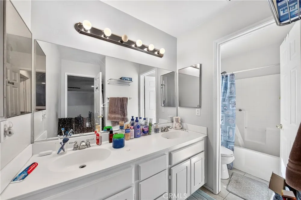 13267 Silver Oak Hesperia, CA 92344