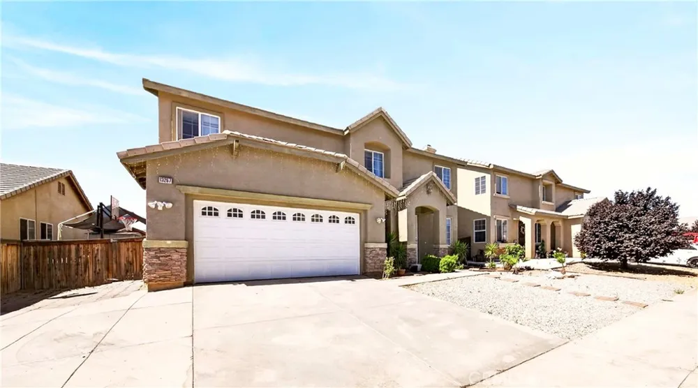 13267 Silver Oak Hesperia, CA 92344