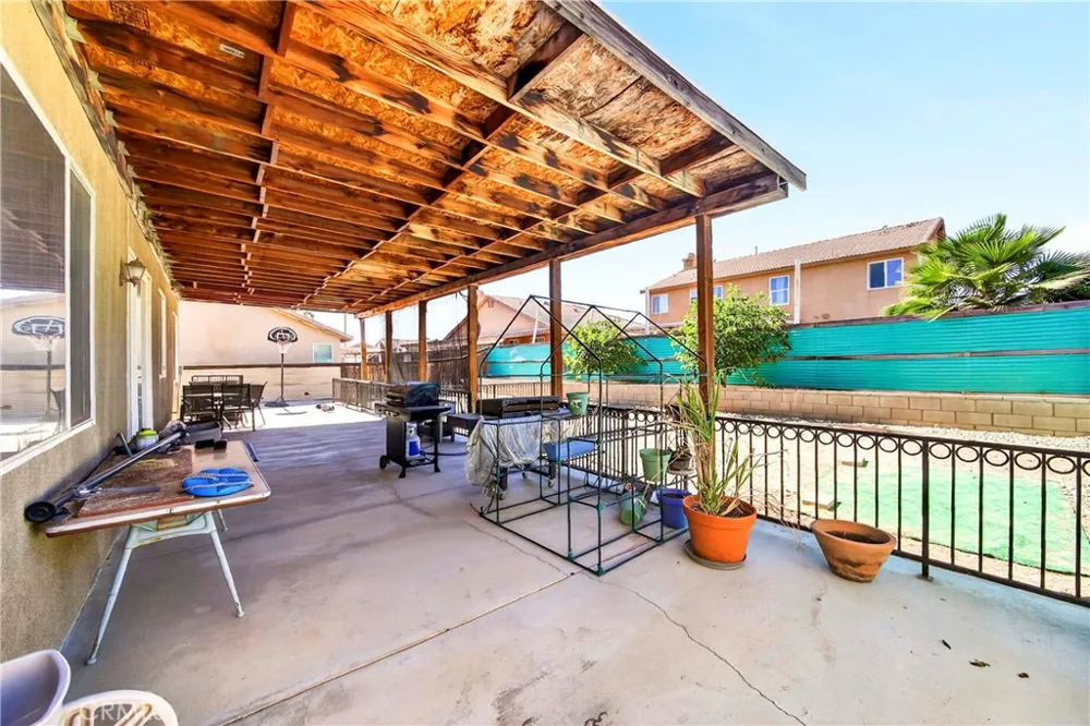 13267 Silver Oak Hesperia, CA 92344