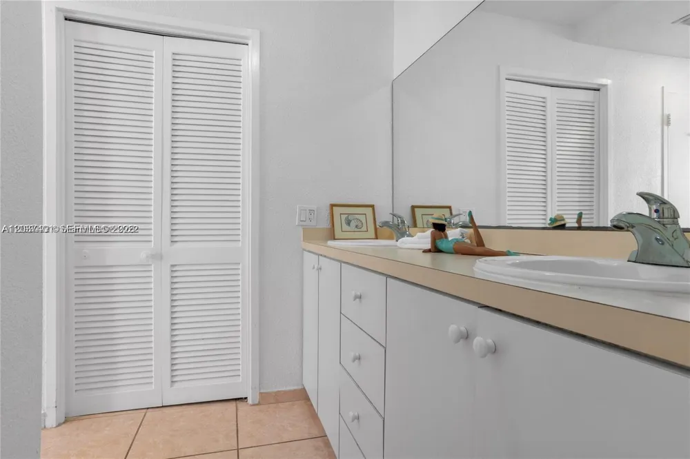 3505 S Ocean Dr #208 Hollywood, FL 33019