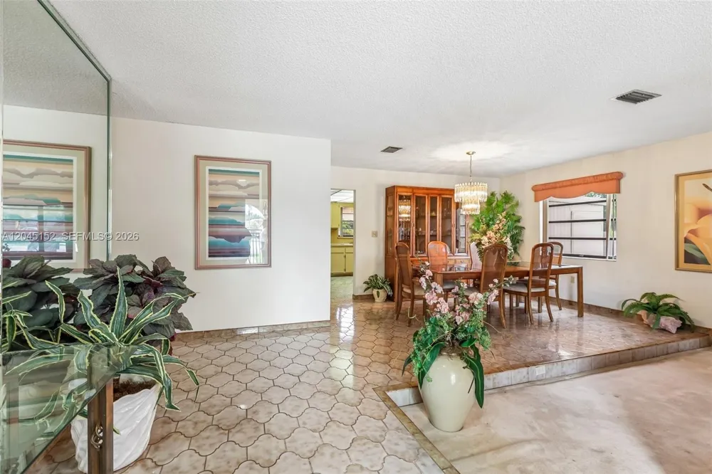 13394 SW 1st Ter Miami, FL 33184