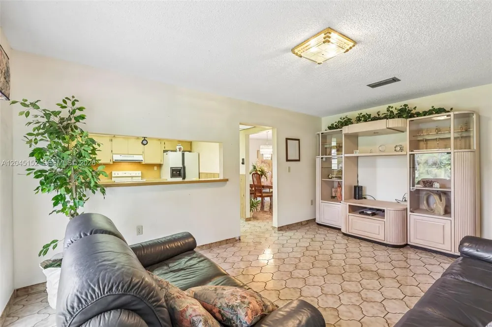 13394 SW 1st Ter Miami, FL 33184