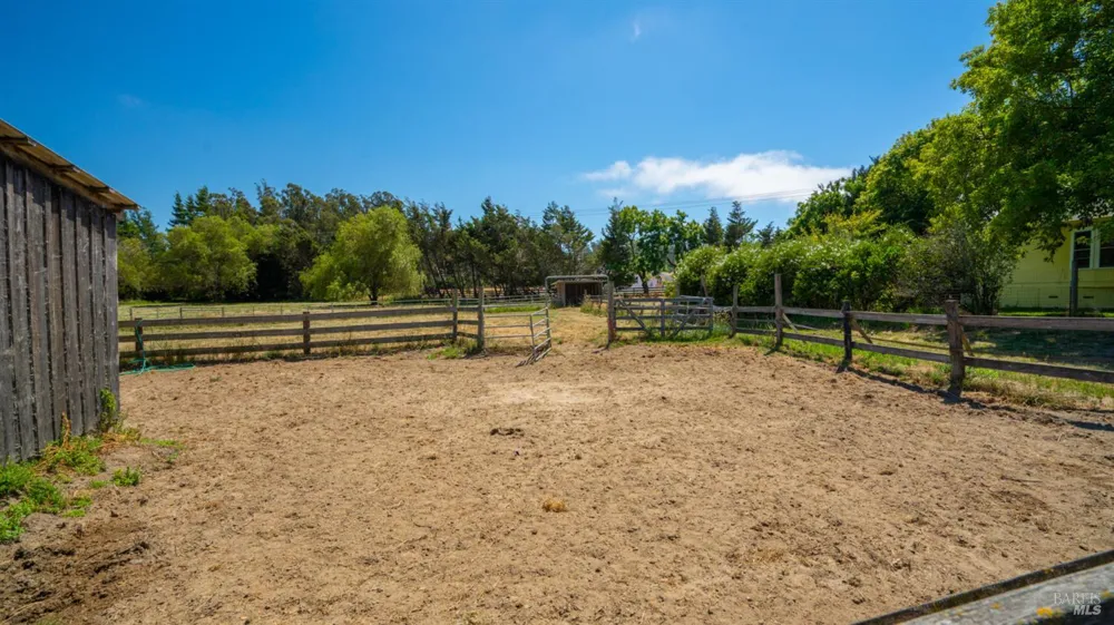 4898 Bodega Avenue Petaluma, CA 94952