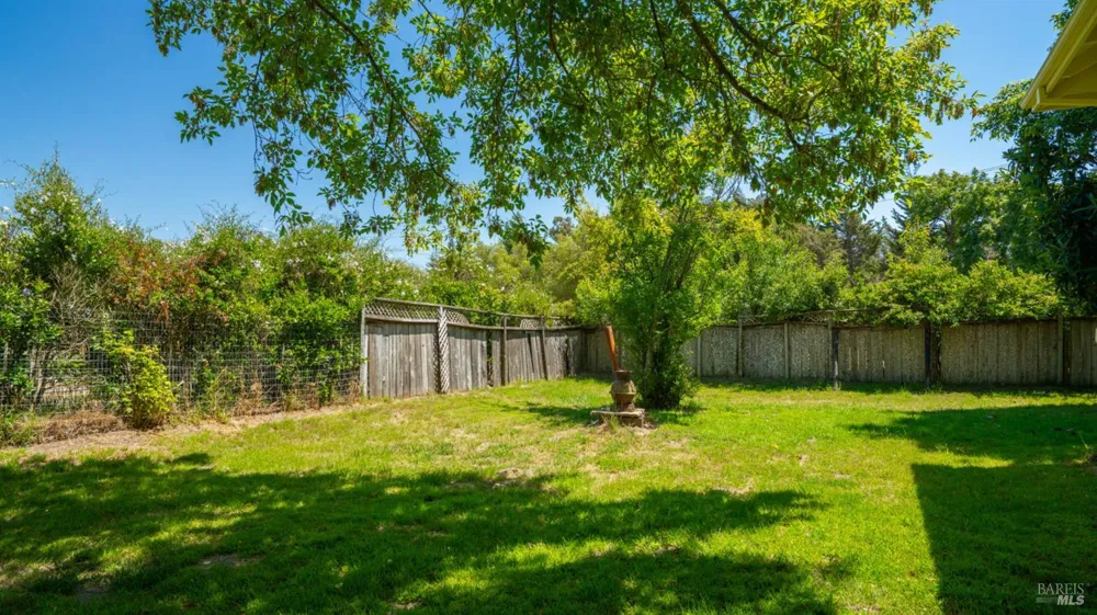 4898 Bodega Avenue Petaluma, CA 94952