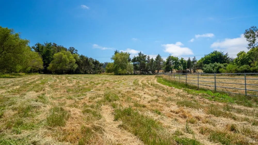 4898 Bodega Avenue Petaluma, CA 94952