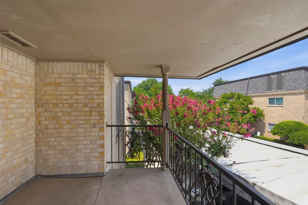 4320 Bellaire Drive S #225W Fort Worth, TX 76109
