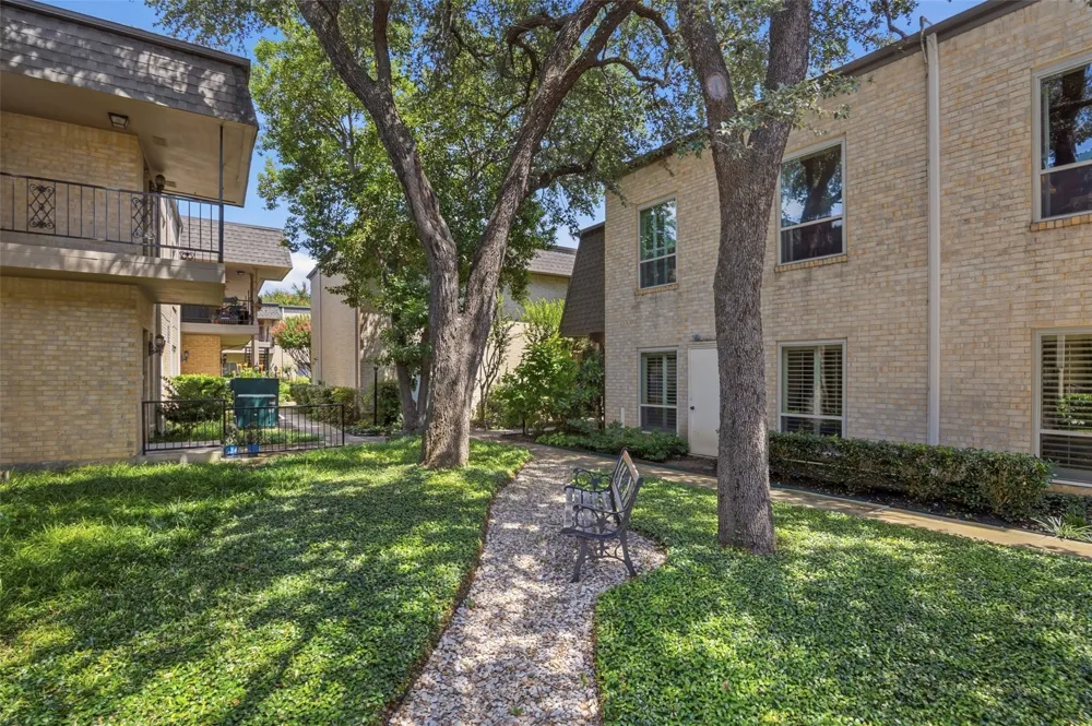 4320 Bellaire Drive S #225W Fort Worth, TX 76109