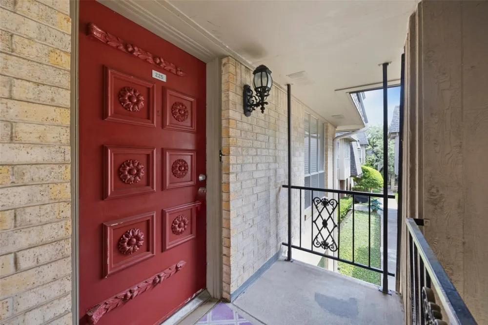 4320 Bellaire Drive S #225W Fort Worth, TX 76109
