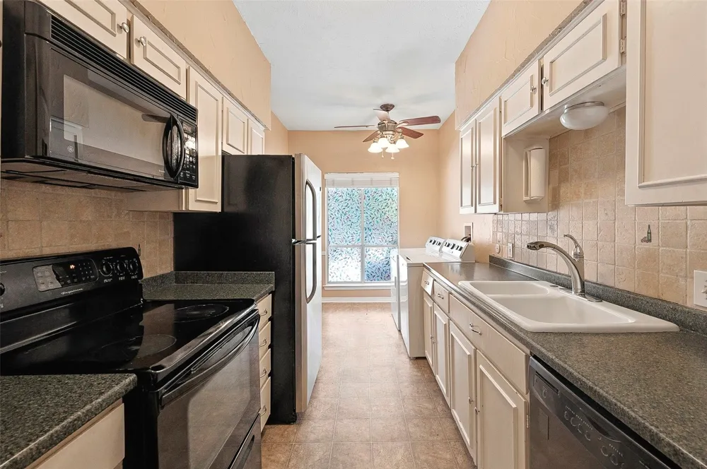 4320 Bellaire Drive S #225W Fort Worth, TX 76109