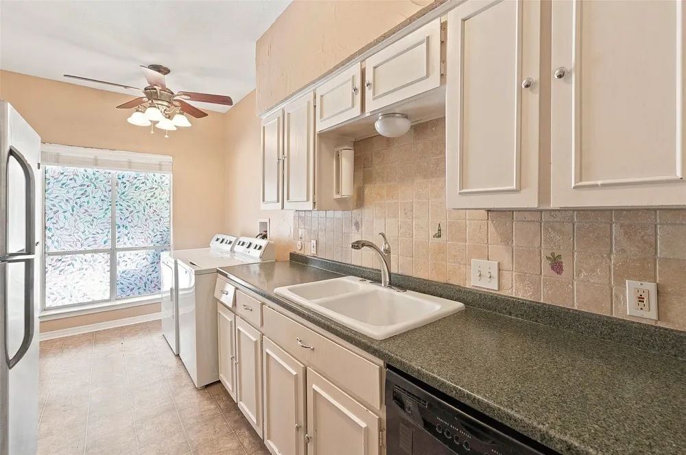 4320 Bellaire Drive S #225W Fort Worth, TX 76109