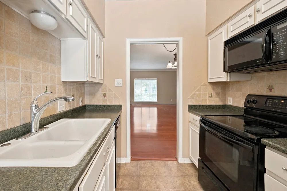 4320 Bellaire Drive S #225W Fort Worth, TX 76109