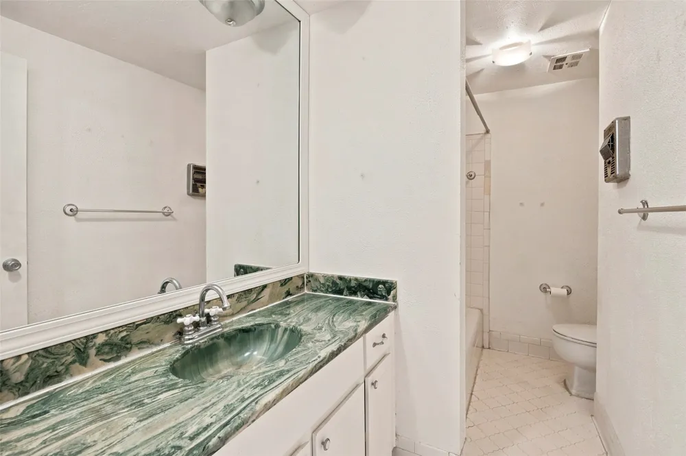 4320 Bellaire Drive S #225W Fort Worth, TX 76109