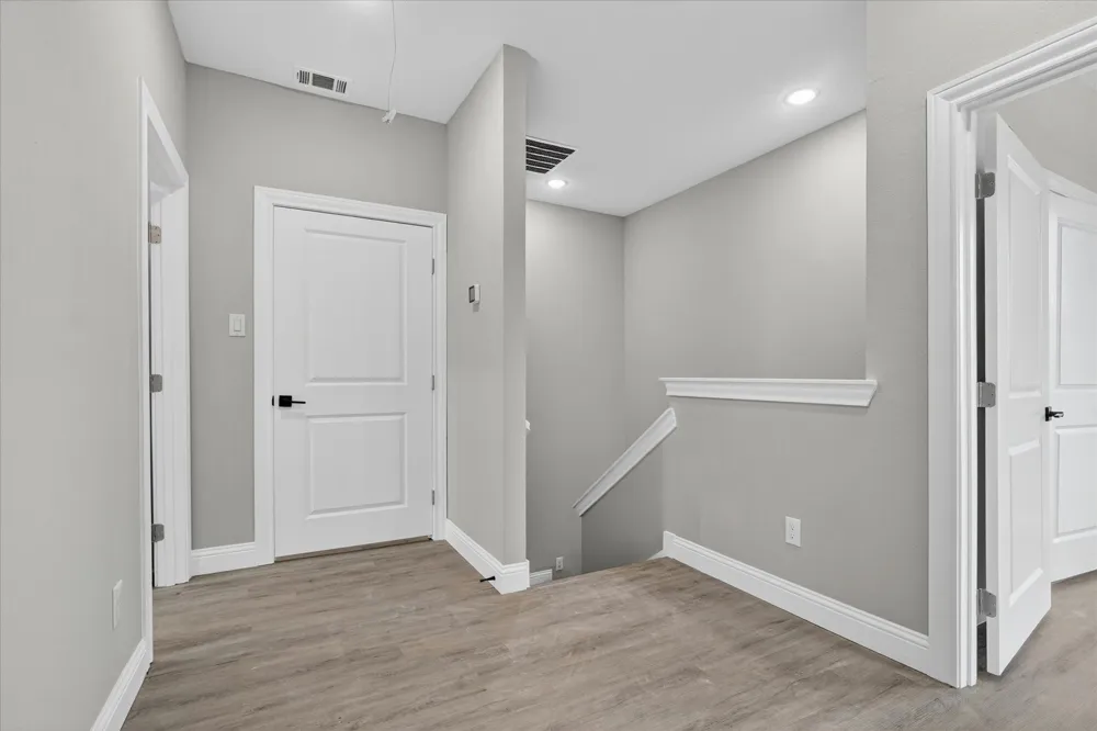 806 Premier Grand Prairie, TX 75051