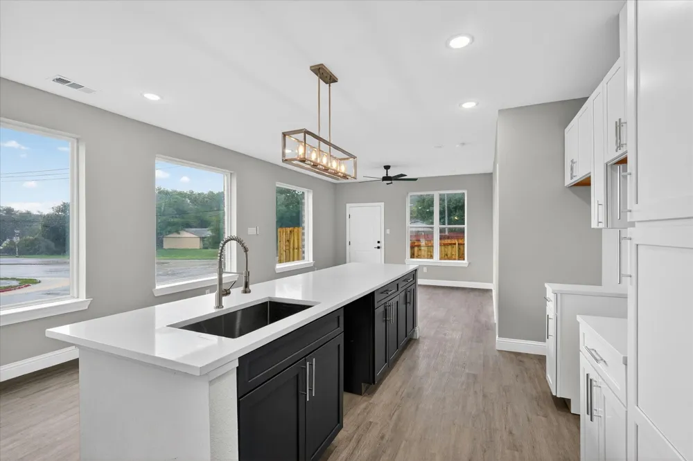 806 Premier Grand Prairie, TX 75051