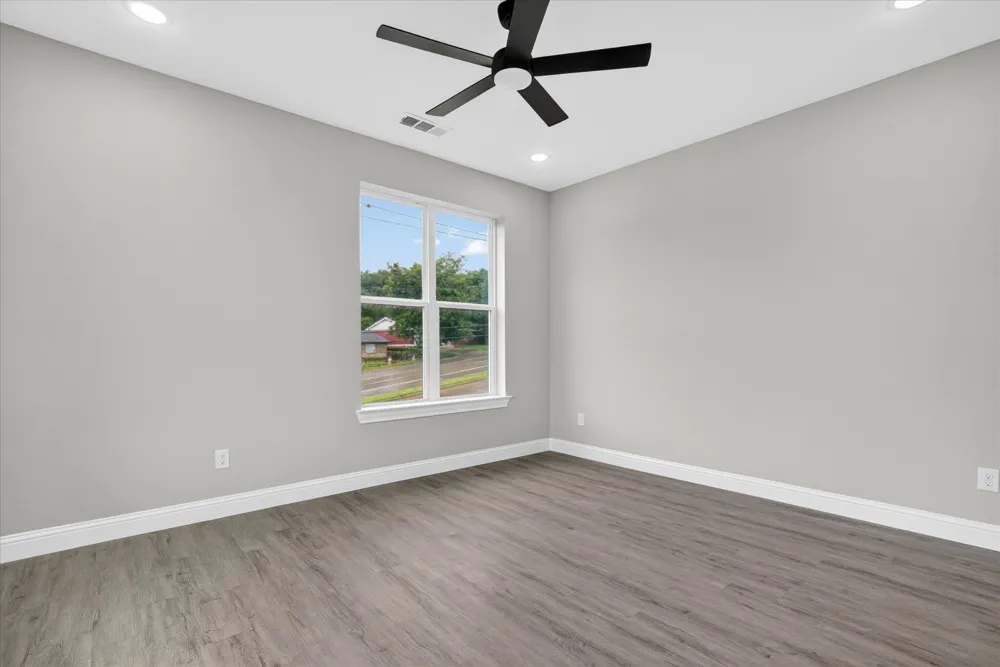 806 Premier Grand Prairie, TX 75051