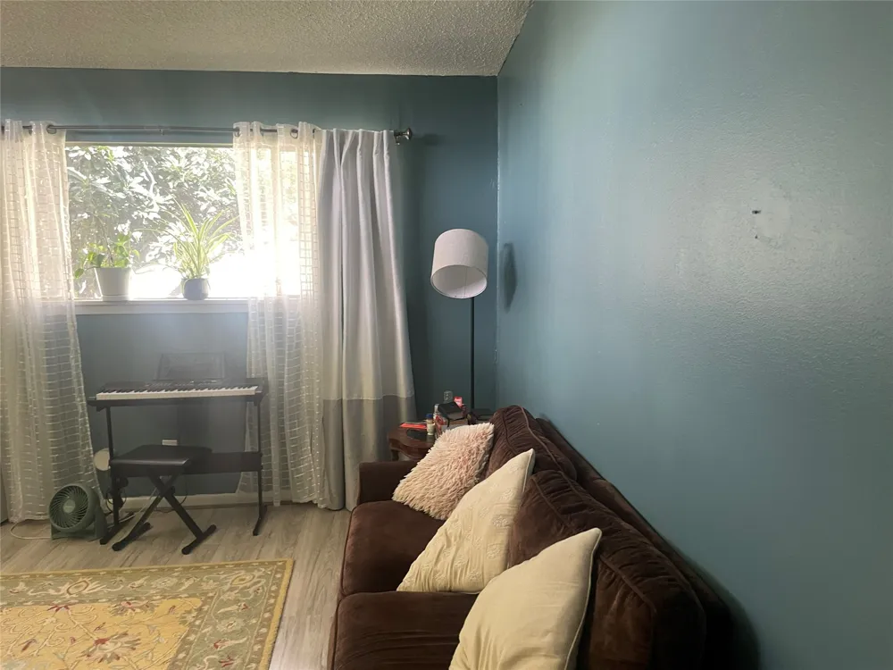 1140 W Forest Street Munday, TX 76371