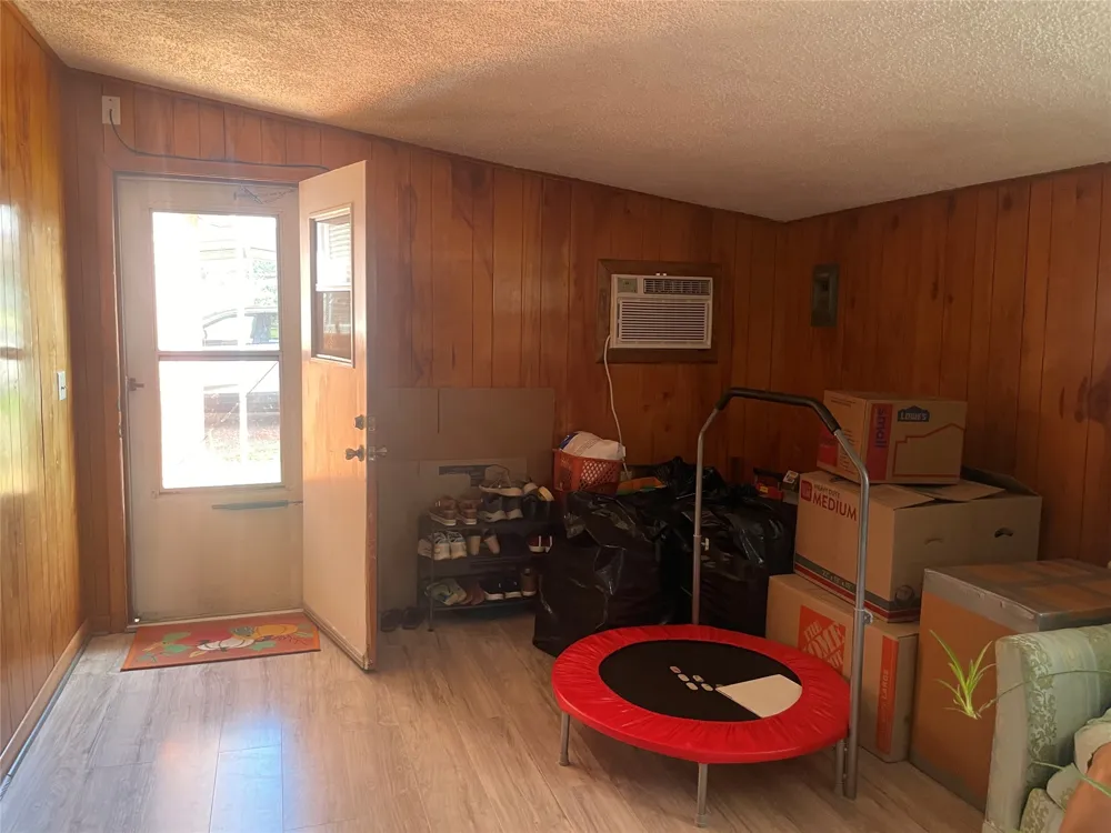 1140 W Forest Street Munday, TX 76371